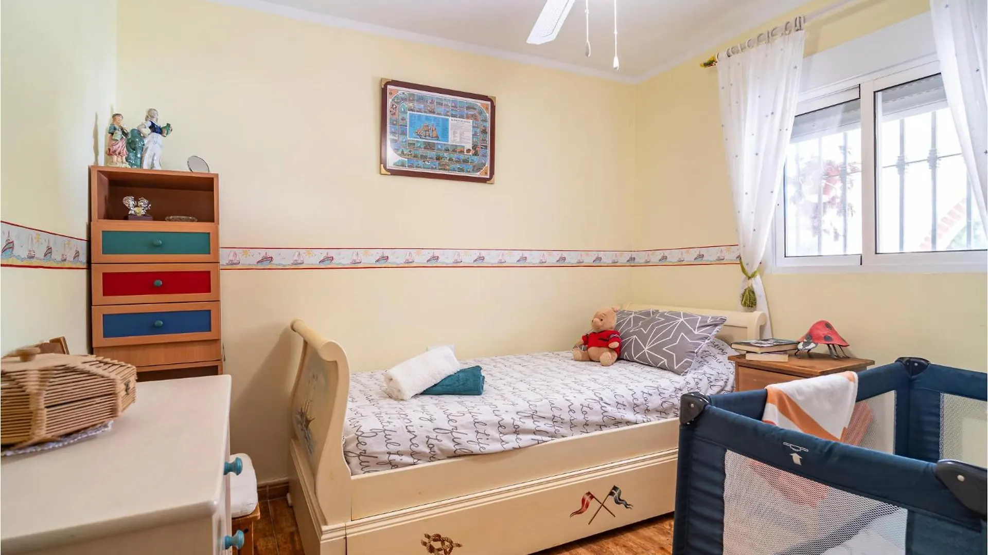Holiday home 4 Bedroom Cozy Home In Chiclana De La Fronter Chiclana de la Frontera