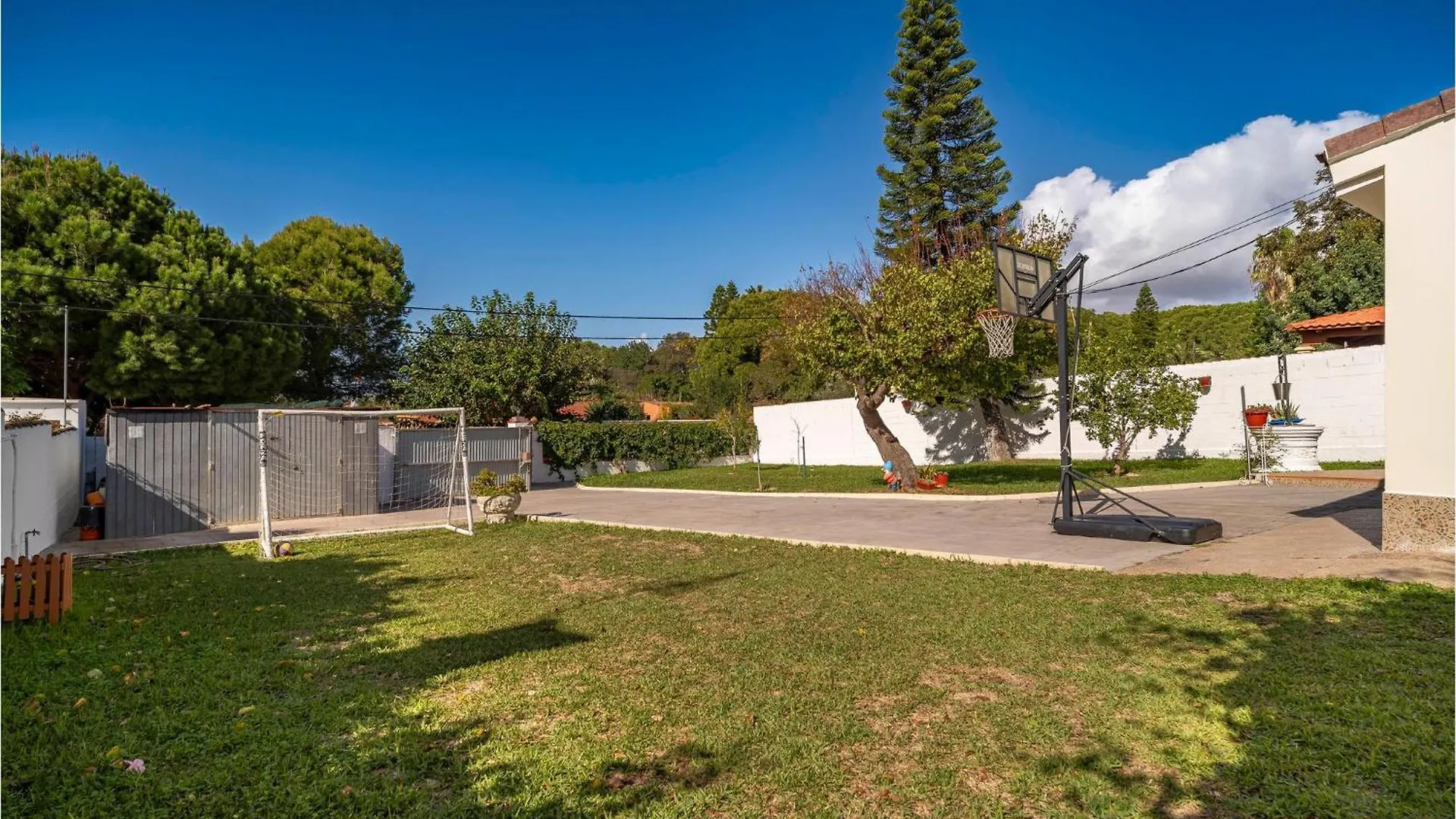4 Bedroom Cozy Home In Chiclana De La Fronter Chiclana de la Frontera Holiday home