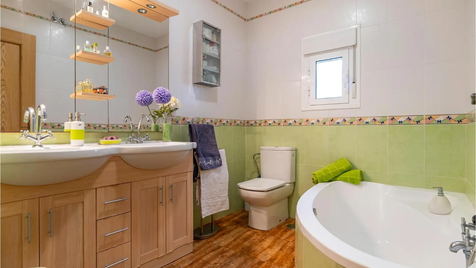 4 Bedroom Cozy Home In Chiclana De La Fronter Chiclana de la Frontera Holiday home