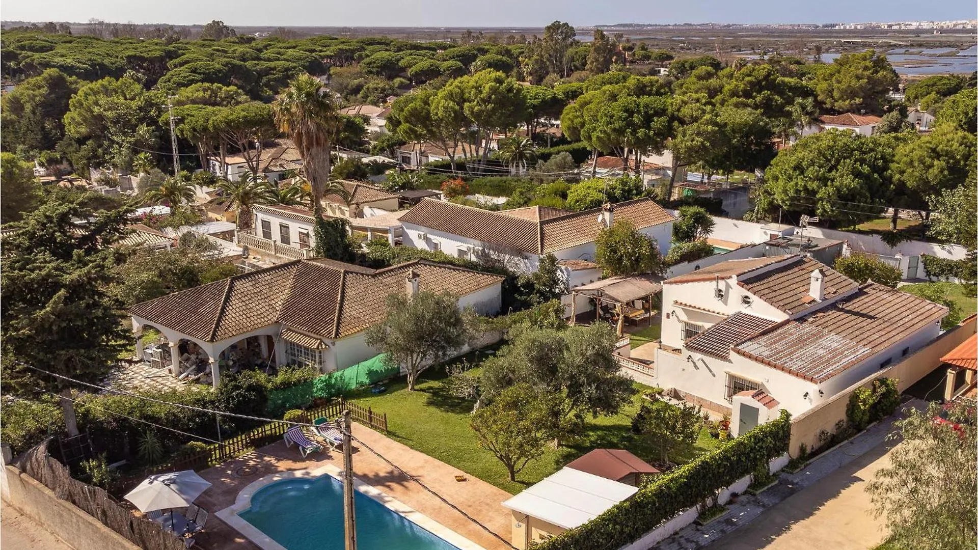 4 Bedroom Cozy Home In Chiclana De La Fronter Chiclana de la Frontera